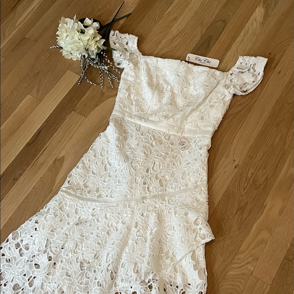 White Lace Peplum Hem Midi Dress - Picture 4 of 7
